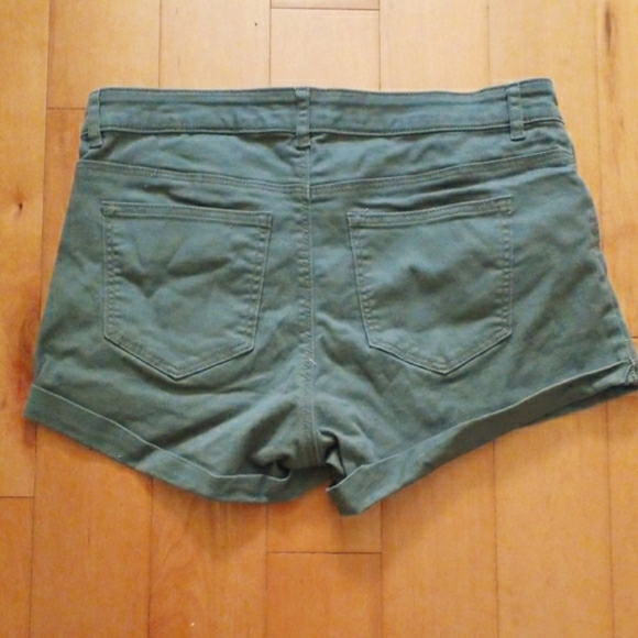 3/$30 High waisted army green cuffed shorts - Picture 3 of 4